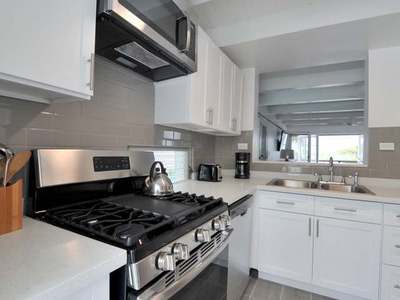 Condominium &middot; For rent &middot; 3 bedrooms